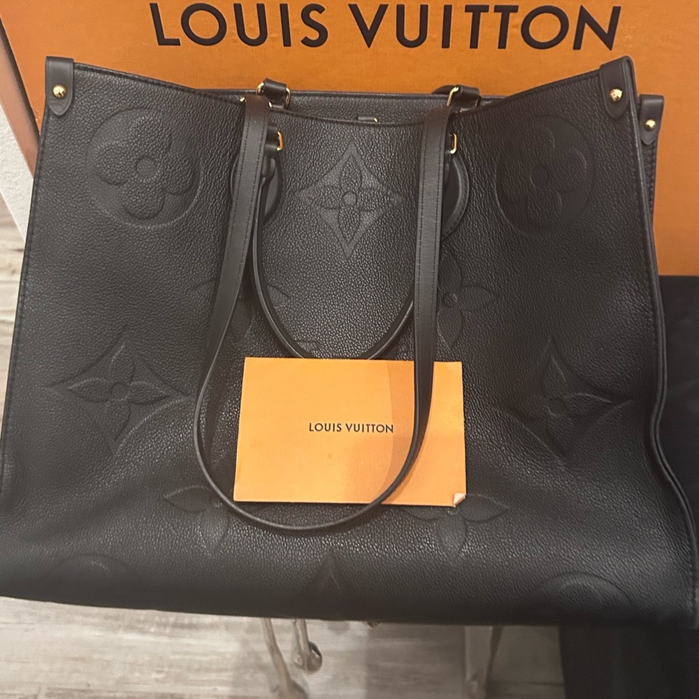 Louis Vuitton On The Go GM M. EMP. NOIR Bag